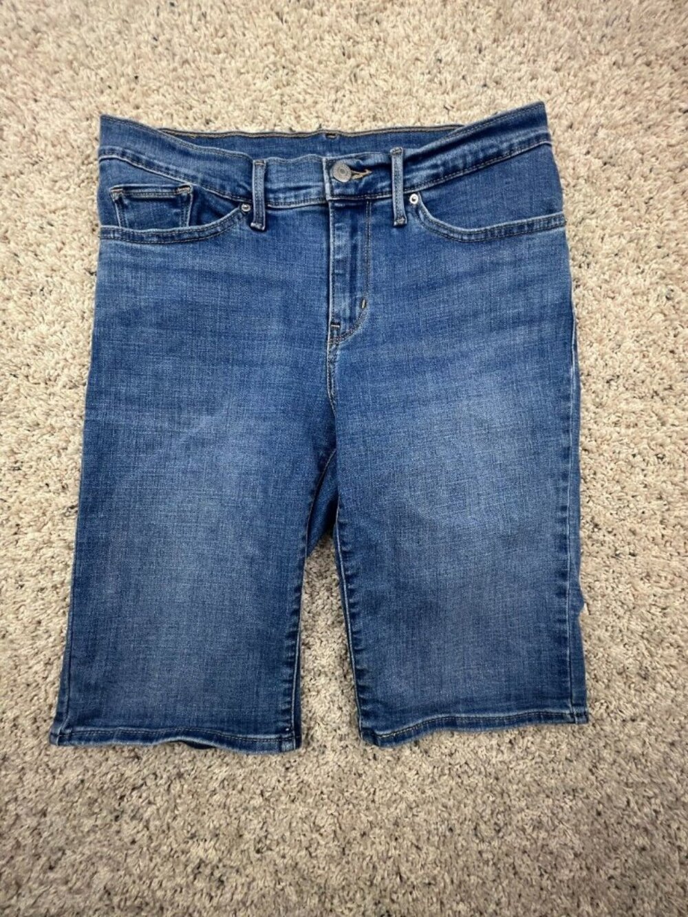 Levis Capris Women's Size 28 W28 Medium Wash Denim Shorts Jorts Cotton w Pockets
